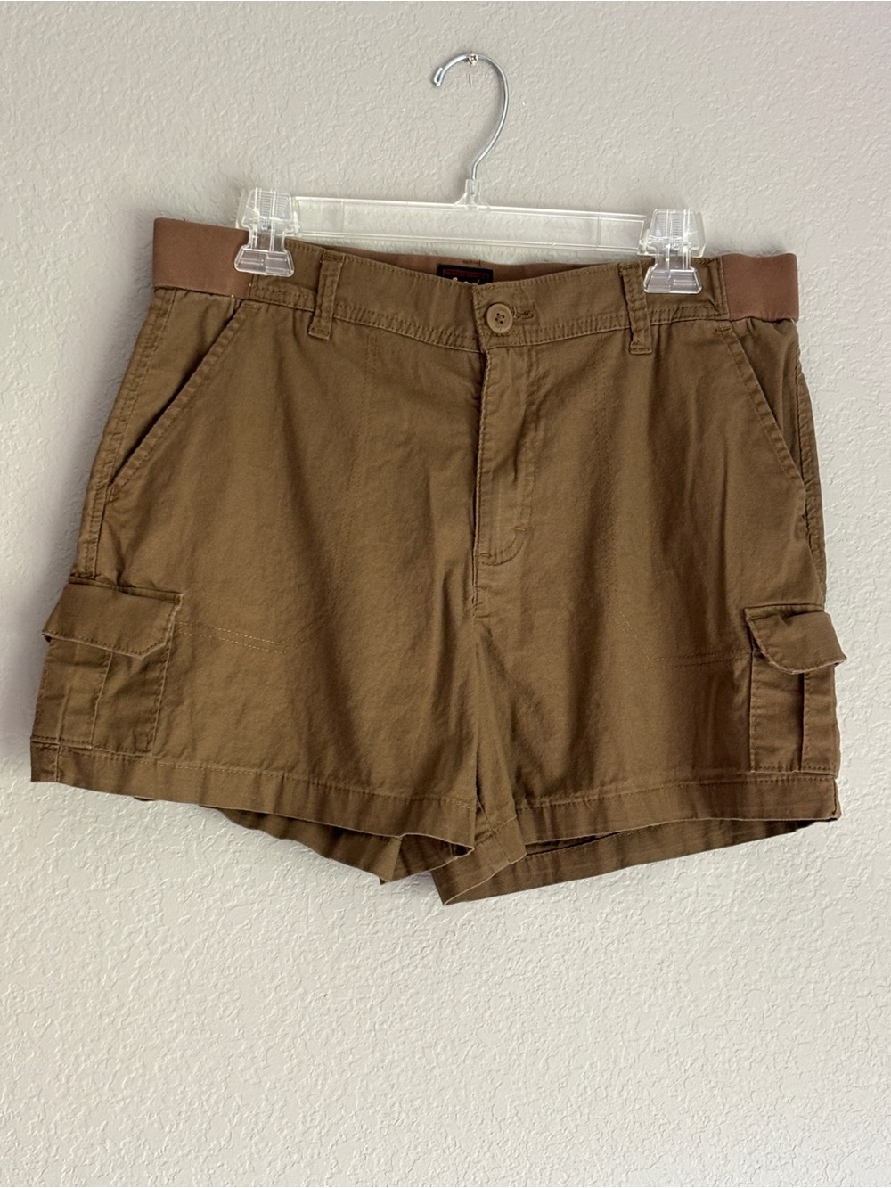 Lee khaki Waistband Mid Rise Cargo Shorts women’s 12